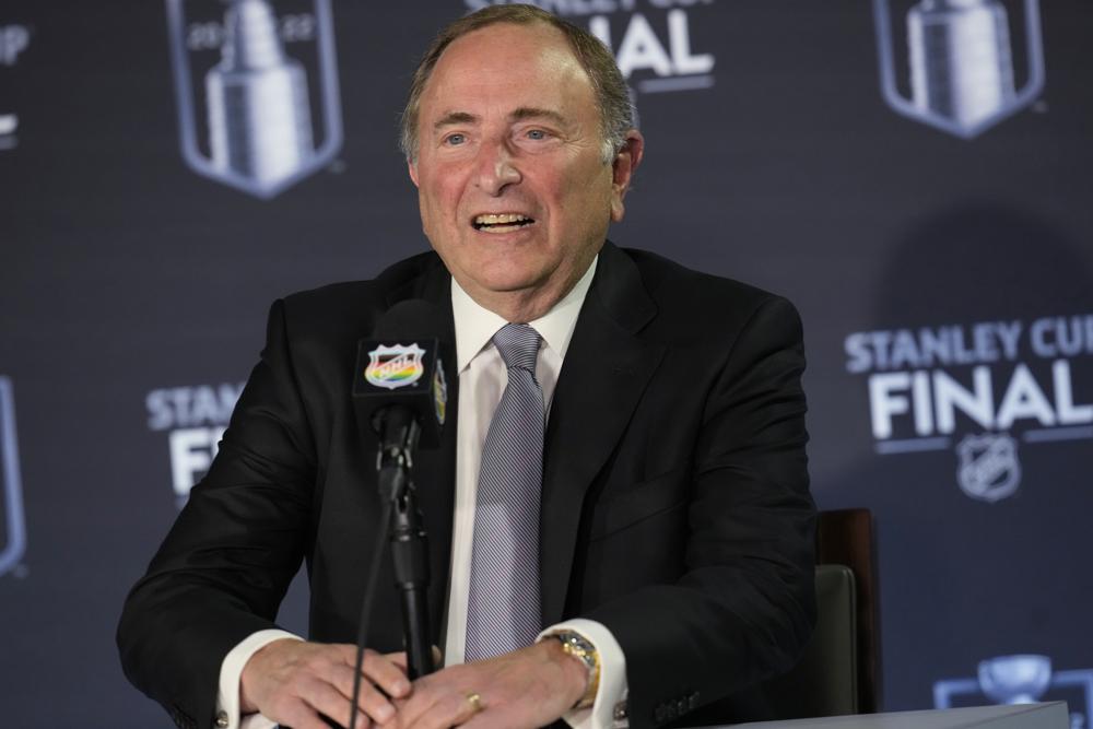 Bettman to meet with Quebec premier to discuss potential Nordiques return