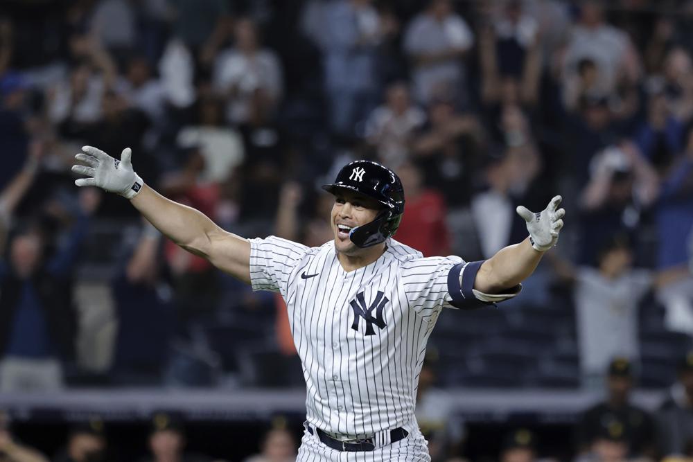 John Sterling hit by foul ball during Yankees-Red Sox broadcast