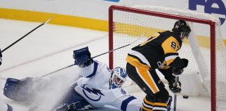 Penguins Beat Lightning, Crosby Nets Goal