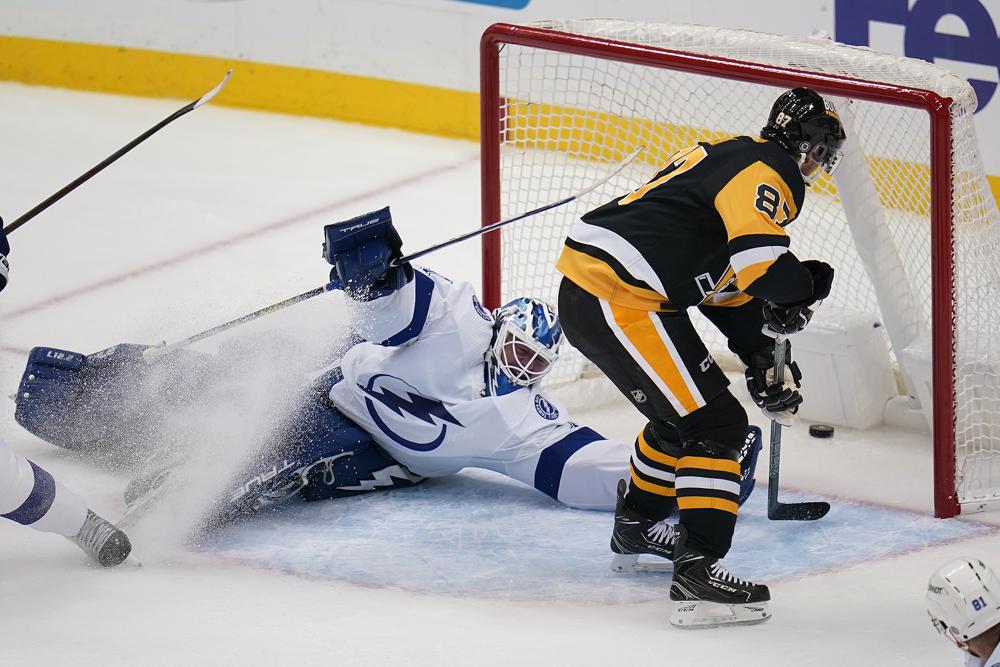 Penguins Beat Lightning, Crosby Nets Goal