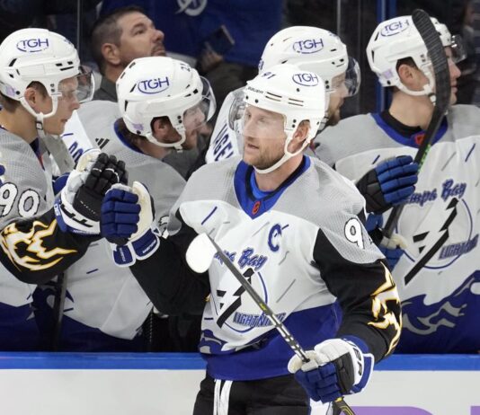 Tampa Bay Lightning center Steven Stamkos (91) celebrates with the bench after scoring against the Calgary Flames during the first period of an NHL hockey game Thursday, Nov. 17, 2022, in Tampa, Fla