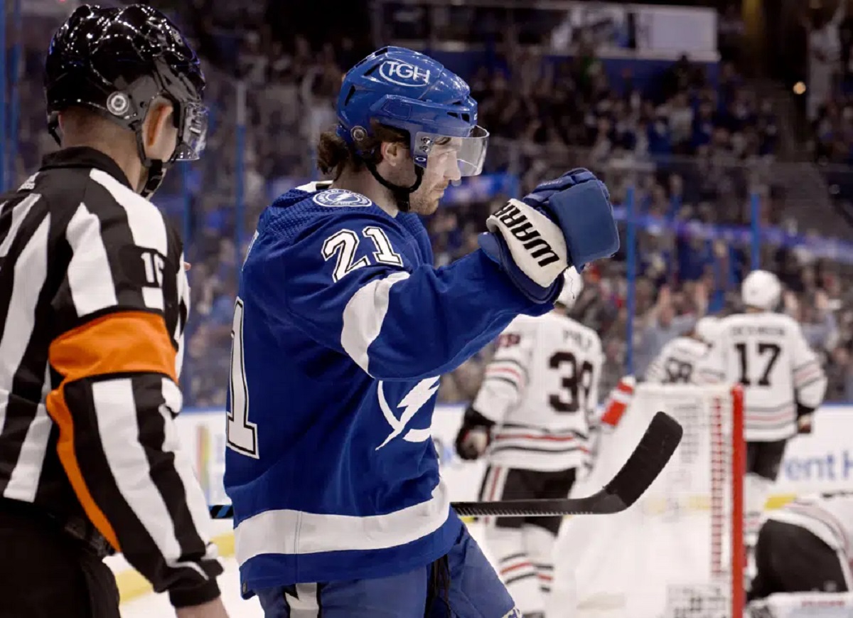 Kucherov finishes with 4 points, Lightning beat Leafs 7-3