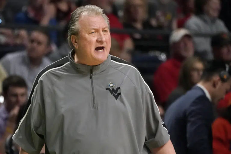 Bob Huggins, West Virginia basketball coach, apologizes for homophobic slur