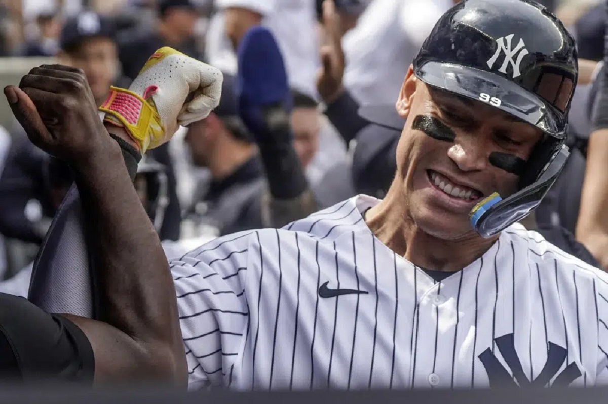 Column: The Yankees are last place and under .500. What is the world coming  to?