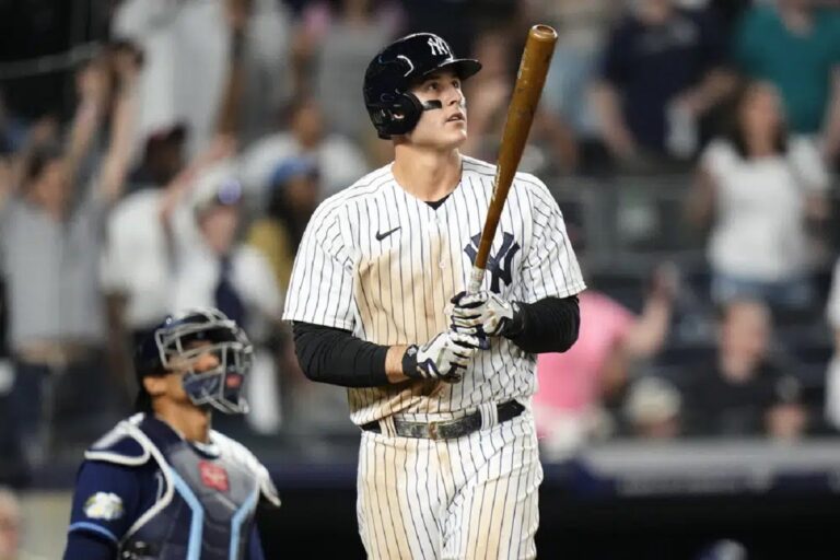 Anthony Rizzo Belts Pair of Homers As Yankees Sting Rays