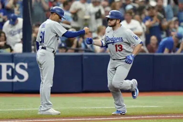 Muncy Homers As Dodgers Defeat Rays 6-5