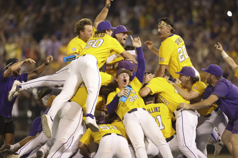 LSU wins 1st College World Series title since 2009, beating Florida 18-4 one day after 20-run loss