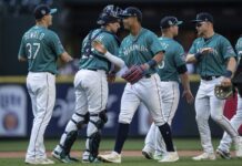 Mariners Celebrate After defeating Rays 8-3