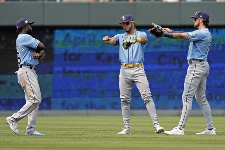 Siri homers twice in opener, Raley gets key hit in nightcap, Rays sweep Royals 6-1 and 4-2