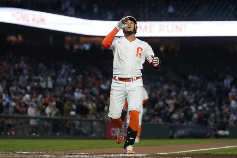 Estrada, Flores hit home runs as Giants offense comes alive in 7-0 win over Rays