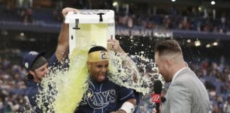 Diaz hits walk-off homer as Rays defeat Mariners