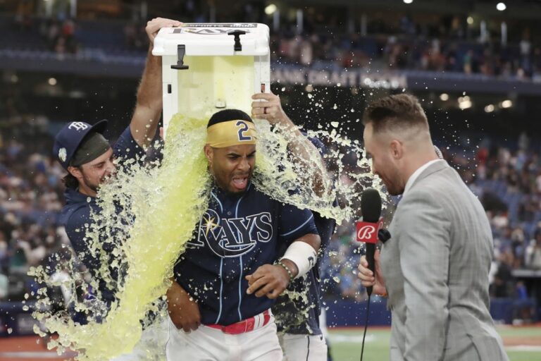 Diaz hits walk-off homer as Rays defeat Mariners