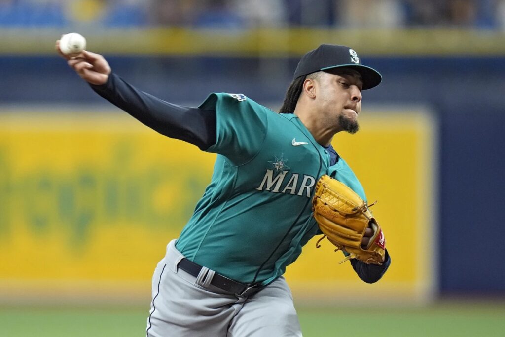 Luis Castillo Leads Mariners Past Rays