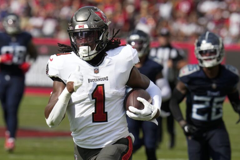 Buccaneers' Rachaad White runs for a touchdown