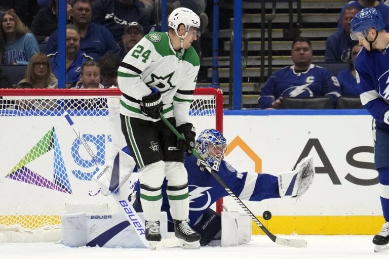 Vasilevskiy, Kucherov help Lightning end 4-game skid in 4-0 win over Stars