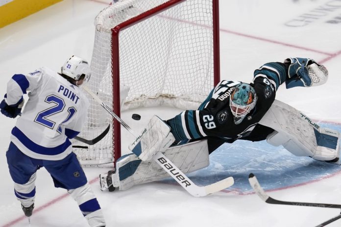 Brayden Point Leads Bolts Past Sharks