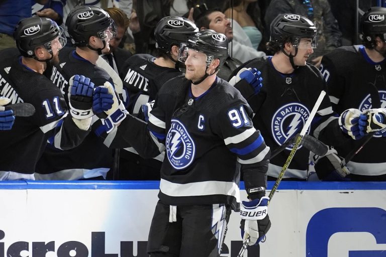 Stamkos Celebrates Bolts Defeat Rangers