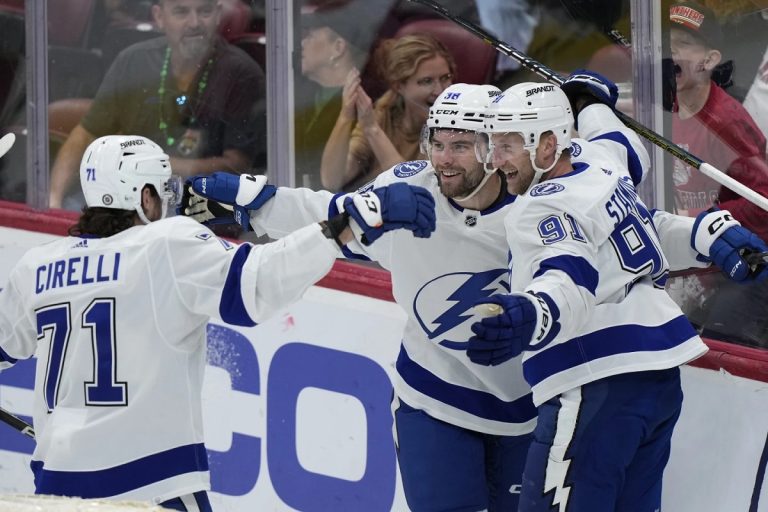 stamkos celebrates bolts defeat panthers