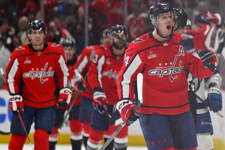 Capitals Celebrate Win Over Lightning 4-2