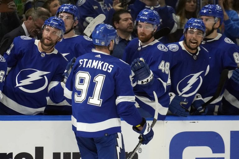 Stamkos And Lightning Defeat Blue Jackets