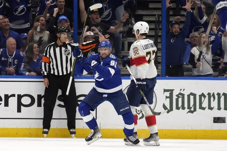 Stamkos Scores Twice As Lightning Defeat Panthers