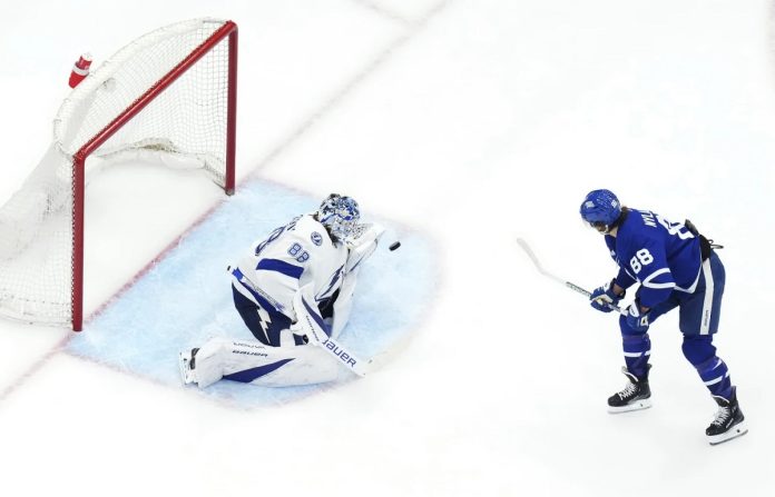 Vasilevskiy Solid As Lightning Defeat Maple Leafs