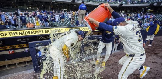 Brewers Celebrate Taking 2 of 3 From Rays