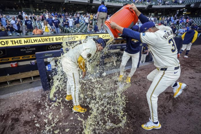 Brewers Celebrate Taking 2 of 3 From Rays