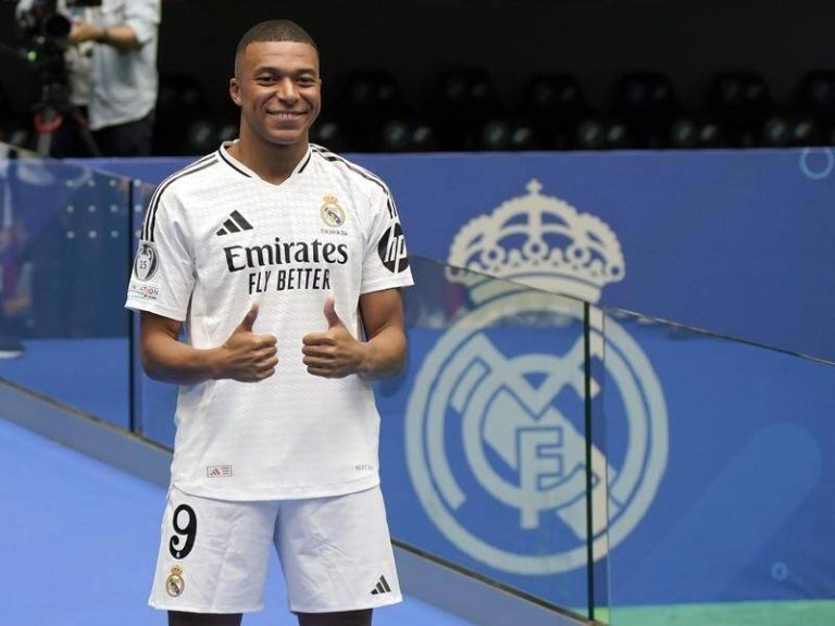 A Packed House At Real Madrid Welcoming Their New Star Kylian Mbappé To His New Team.