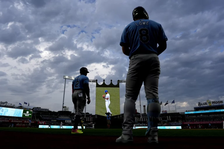 RAYS WIN AFTRER LENGTHY RAIN DELAY