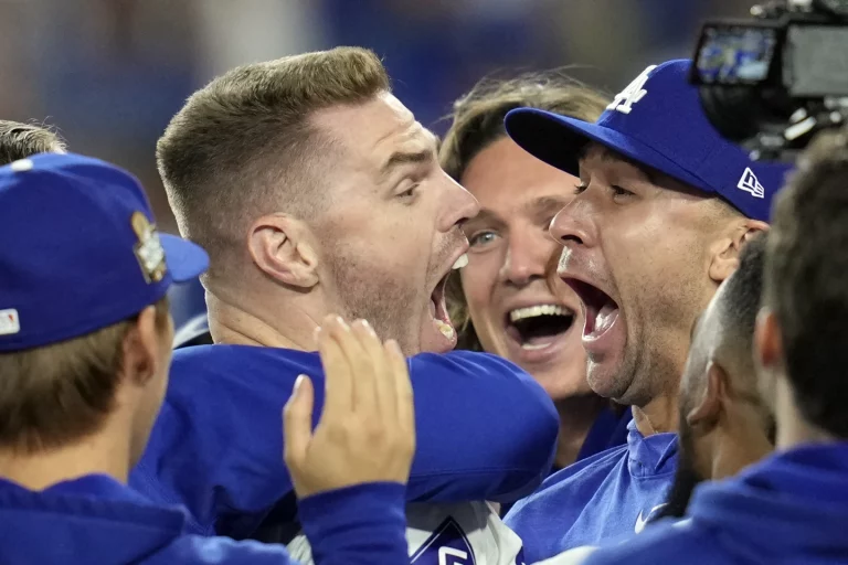 Freeman hits 1st walk-off slam in World Series history as Dodgers top Yankees 6-3 in classic opener