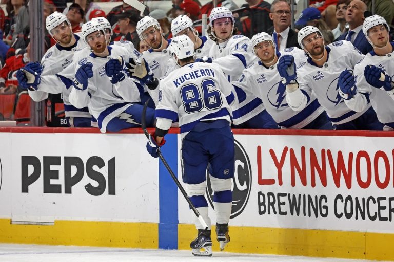 Kucherov hat trick in Bolts win