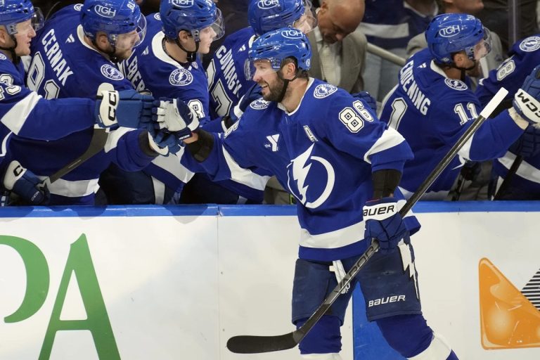 Kucherov scores with 55 seconds to play as Lighting rallies for 4-3 wiver Vegas