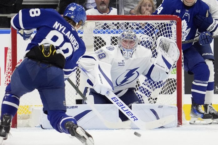 Nylander Leads Maple Leafs Past Lightning