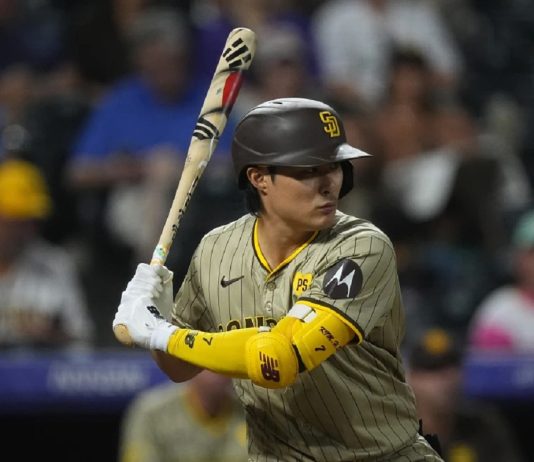 San Diego Padres shortstop Ha-Seong Kim (7) in the ninth inning of a baseball game, Aug. 17, 2024, in Denver. (AP Photo/David Zalubowski, file)