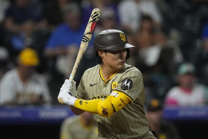 San Diego Padres shortstop Ha-Seong Kim (7) in the ninth inning of a baseball game, Aug. 17, 2024, in Denver. (AP Photo/David Zalubowski, file)