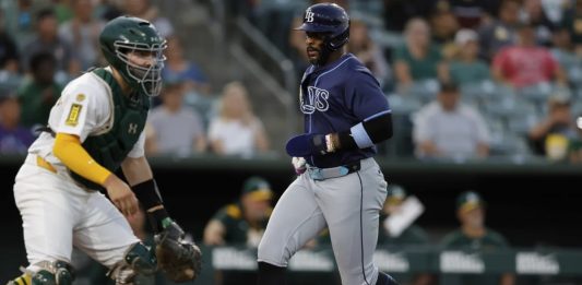 Tampa Bay Rays’ Yandy Diaz, right, scores during the third inning of a baseball game against the Athletics, Monday, Aug. 11, 2025, in West Sacramento, Calif. (AP Photo/Sergio Estrada)