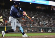 Tampa Bay Rays’ Yandy Díaz hits an RBI single during the ninth inning of a baseball game against the San Francisco Giants, Friday, Aug. 15, 2025, in San Francisco. (AP Photo/Godofredo A. Vásquez)