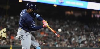 Tampa Bay Rays’ Yandy Díaz hits an RBI single during the ninth inning of a baseball game against the San Francisco Giants, Friday, Aug. 15, 2025, in San Francisco. (AP Photo/Godofredo A. Vásquez)