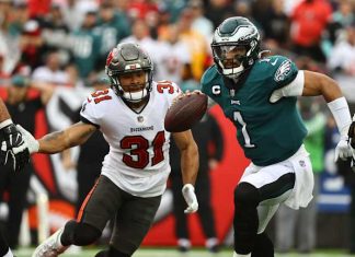 Eagles - Buccaneers Show Heart in Narrow Loss to Eagles