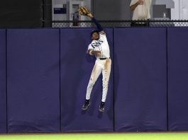 Tampa Bay Rays outfielder Chandler Simpson makes a leaping catch on a fly ball from Toronto Blue Jays' Alejandro Kirk during the fourth inning of a baseball game Wednesday, Sept. 17, 2025, in Tampa, Fla. (AP Photo/Mike Carlson)