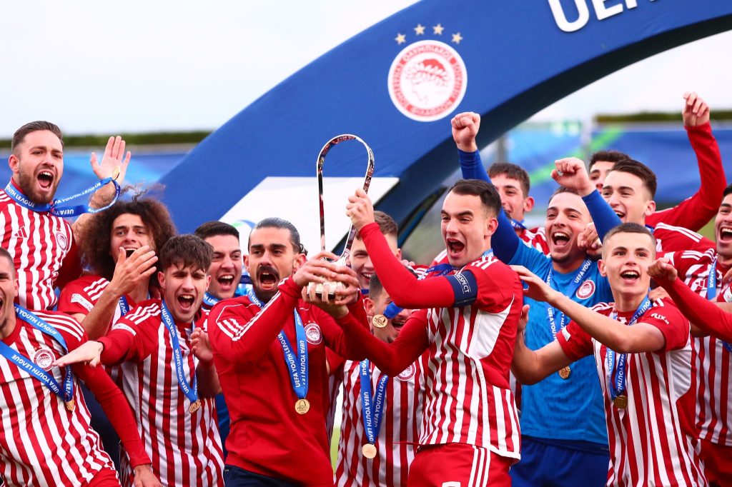 Olympiacos Olympiakos & Greece midfielder Christos Mouzakitis has officially won the 2025
@tuttosport
Golden Boy Award 🇬🇷